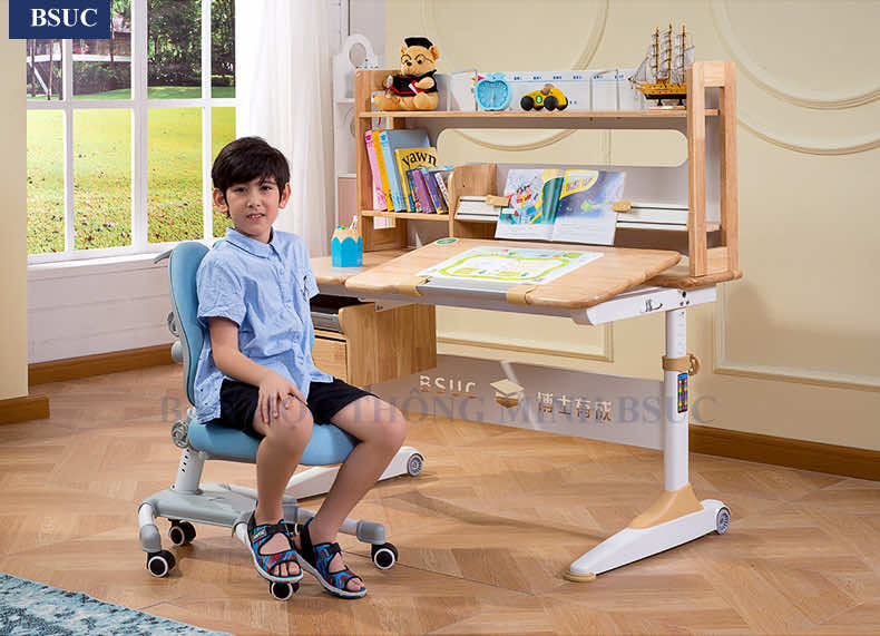Mẫu bàn học rất được các bạn trẻ ưa thích và thoải mãi khi ngồi học tập