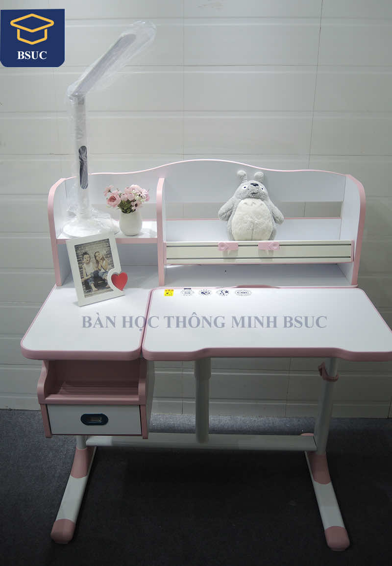 Bàn học thông minh có thể điều chỉnh độ cao thích hợp với mỗi bé
