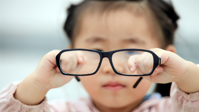 Cận thị là bệnh học đường phổ biến nhất ở trẻ em