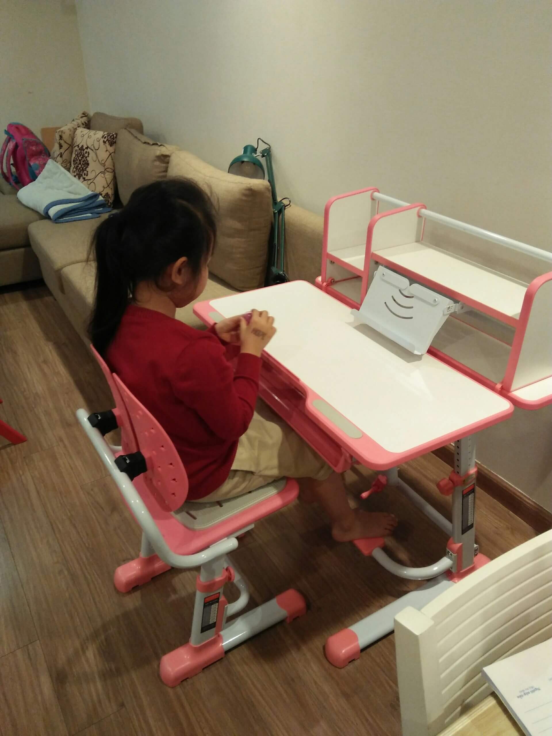 bàn học thông minh tiết kiệm diện tích