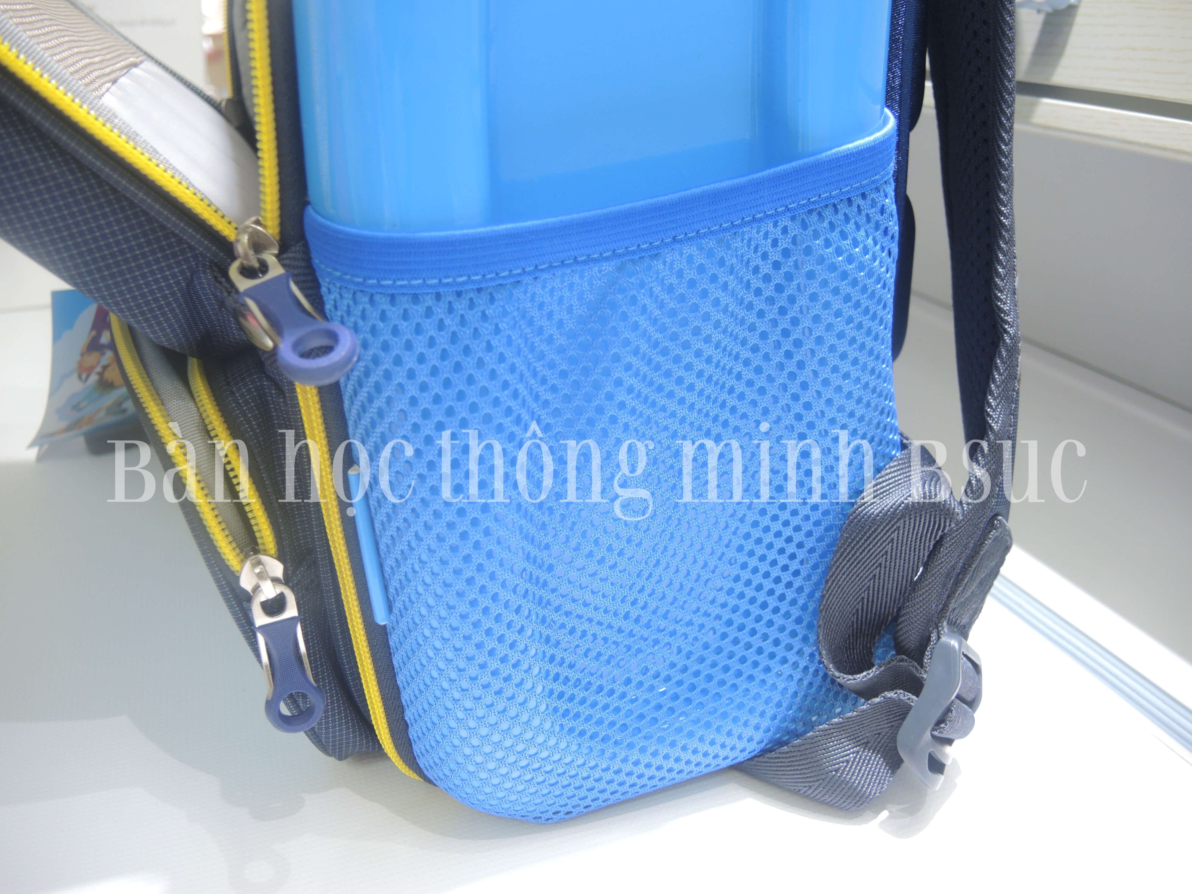 Ngăn phụ 2 bên bé để sửa, đồ ăn