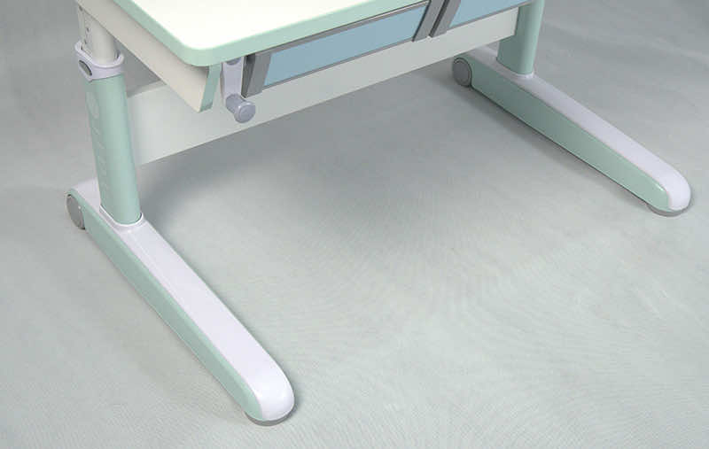 Chân bàn được thiết kế bánh xe giúp di chuyển linh hoạt Bàn học M-120G có chân bàn được thiết kế bánh xe giúp di chuyển linh hoạt