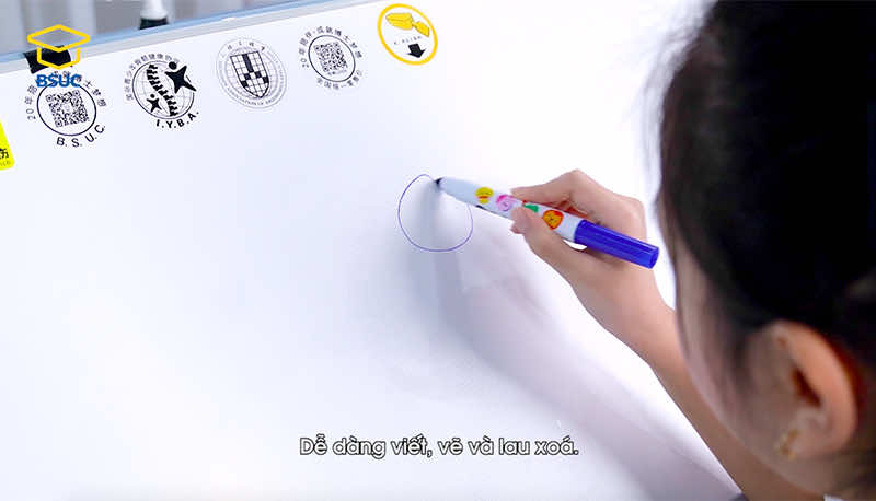Mặt bàn có thể lau xoá dễ dàng Mặt bàn có thể lau xoá dễ dàng
