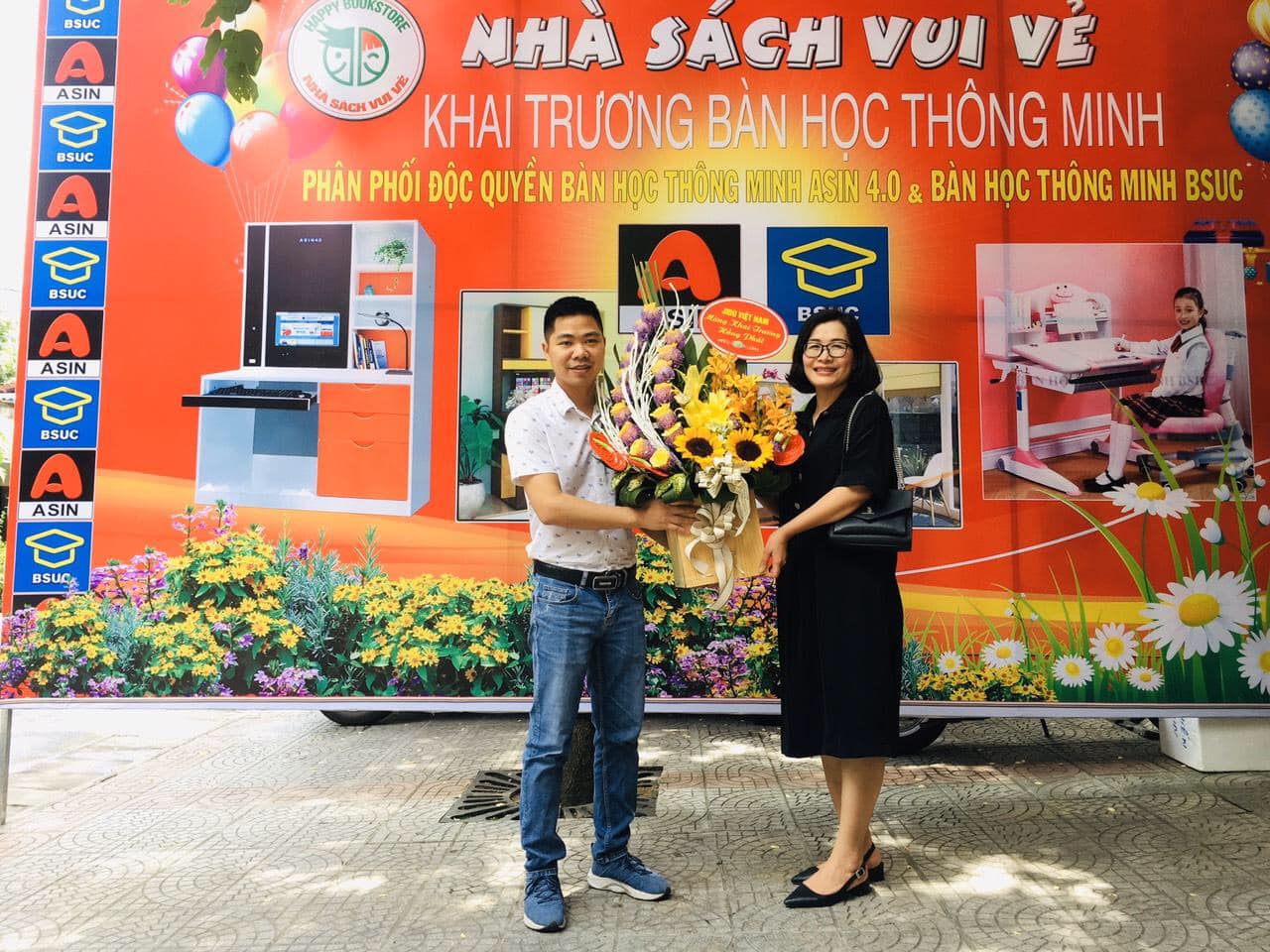 Đại diện Jidu Việt Nam tham dự lễ khai trương và tặng hoa chúc mừng BSUC Tuyên Quang