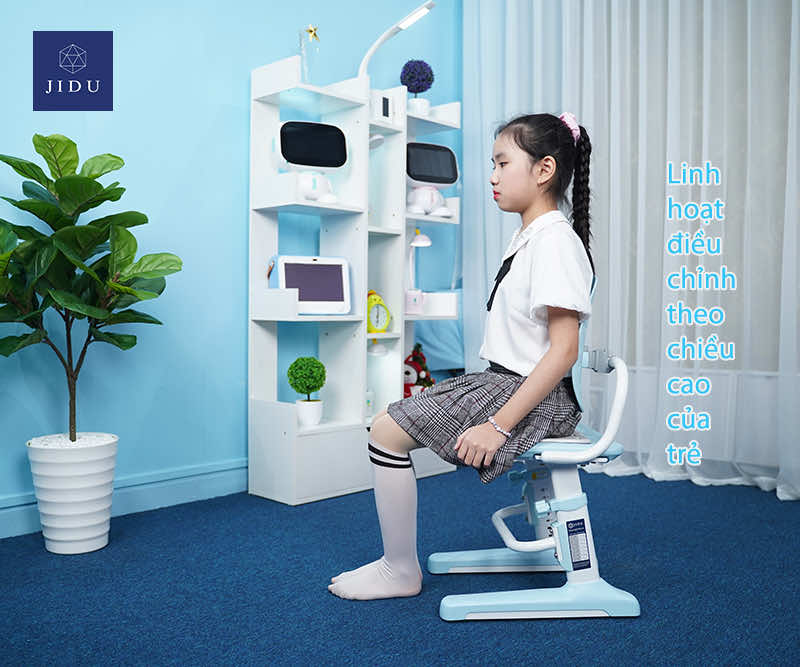Chiếc ghế linh hoạt điều chỉnh phù hợp với chiều cao của trẻ