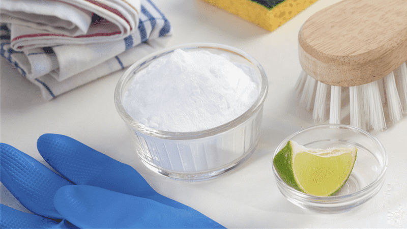 Sử dụng baking soda sẽ giúp vết mực được loại bỏ nhanh chóng