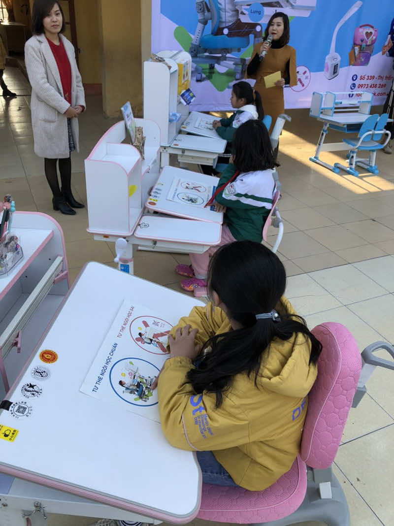 Bàn học thông minh Bsuc món quà ý nghĩa vô cùng với các bé