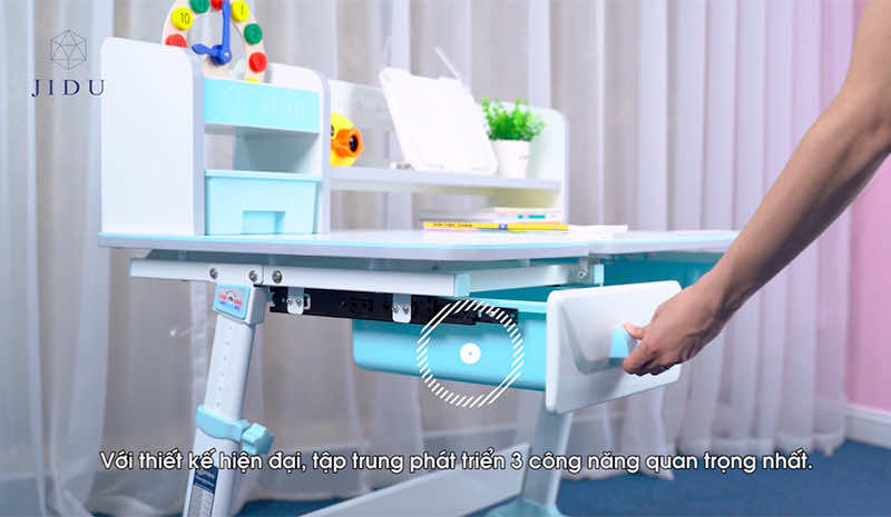 Bàn JD-5100 có ngăn kéo bàn rộng rãi, giúp bé lưu trữ đồ dùng học tập Bàn JD-5100 có ngăn kéo bàn rộng rãi, giúp bé lưu trữ đồ dùng học tập