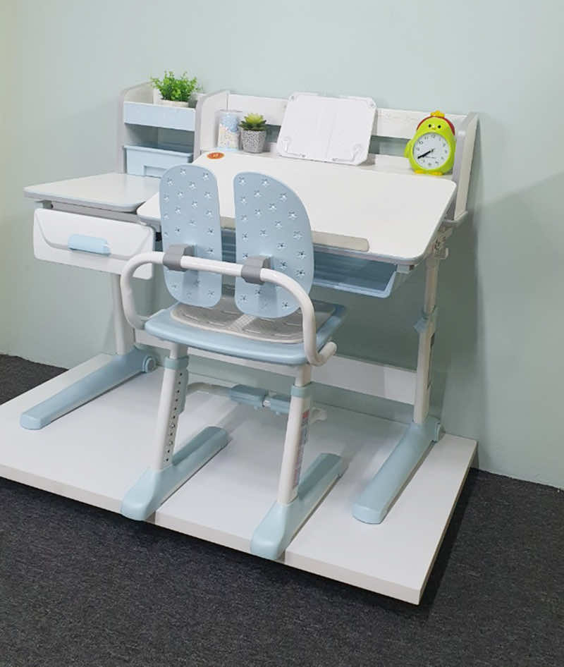 Bàn JD-5100 và ghế ngồi MC-159 có thể điều chỉnh nâng hạ chiều cao phù hợp với bé Bàn JD-5100 và ghế ngồi MC-159 có thể điều chỉnh nâng hạ chiều cao phù hợp với bé