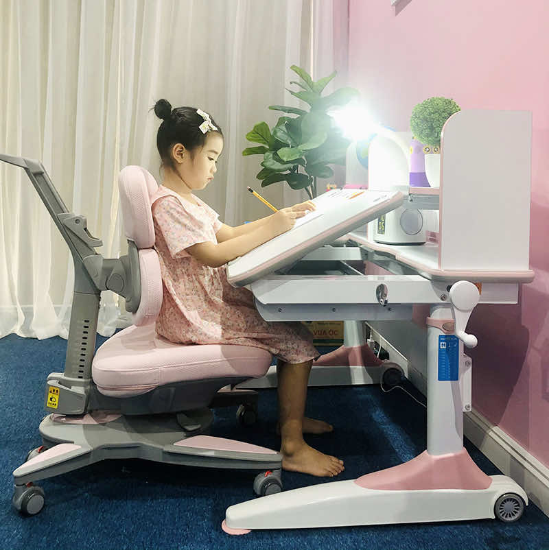 Quy tắc ngồi học “39-31” giúp trẻ em ngăn chặn các căn bệnh học đường.