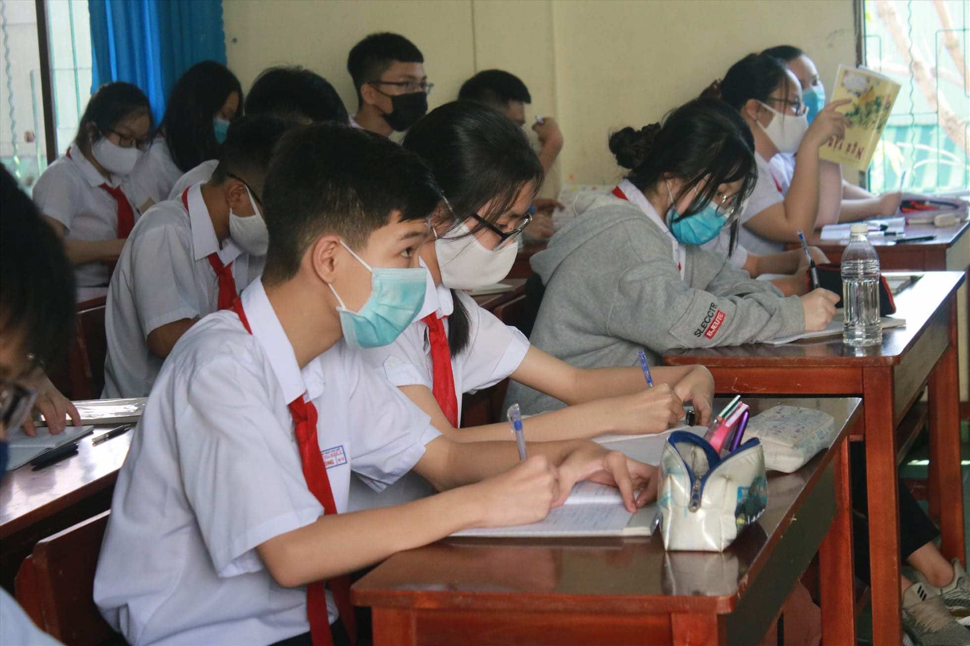 Thực trạng học sinh Việt Nam mắc tật cận thị
