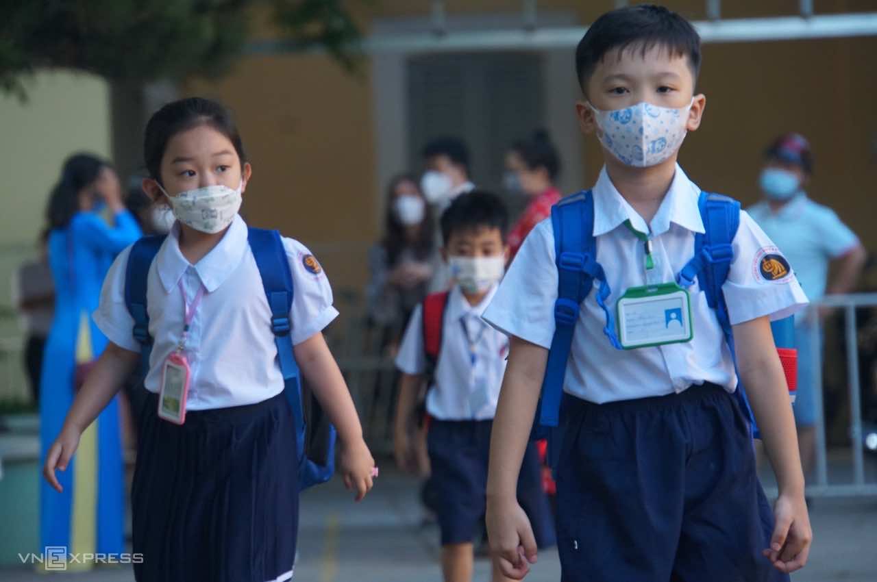 Nhu cầu mua bàn học thông minh Bình Định tăng