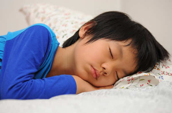 Tạo cho trẻ thói quen ngủ đúng và đủ giấc
