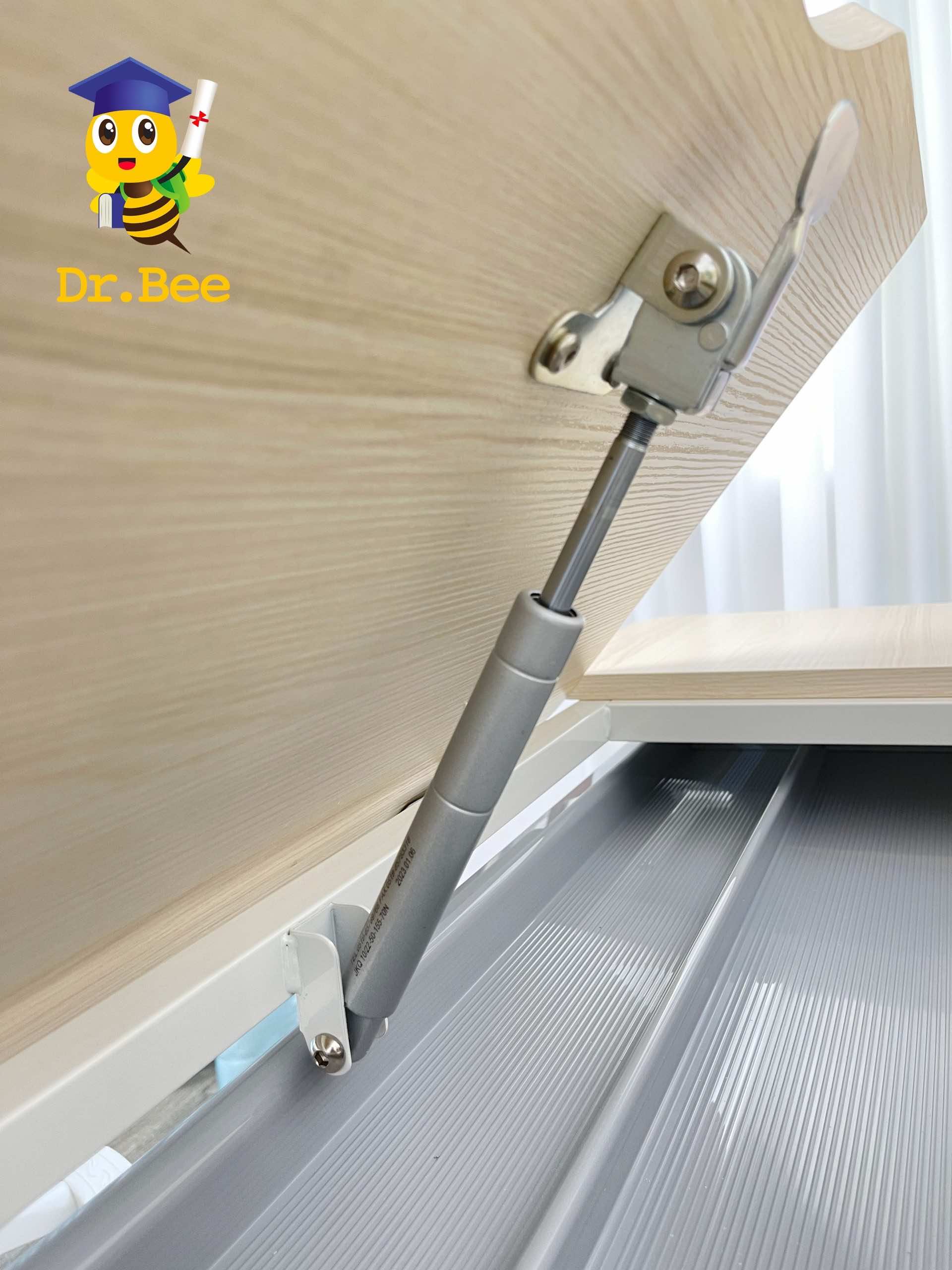 Bàn học chống gù DB-1000 20 Bàn học có thể điều chỉnh độ nghiêng giúp bé có tư thế ngồi học đúng trong nhiều tư thế học tập và giải trí khác nhau