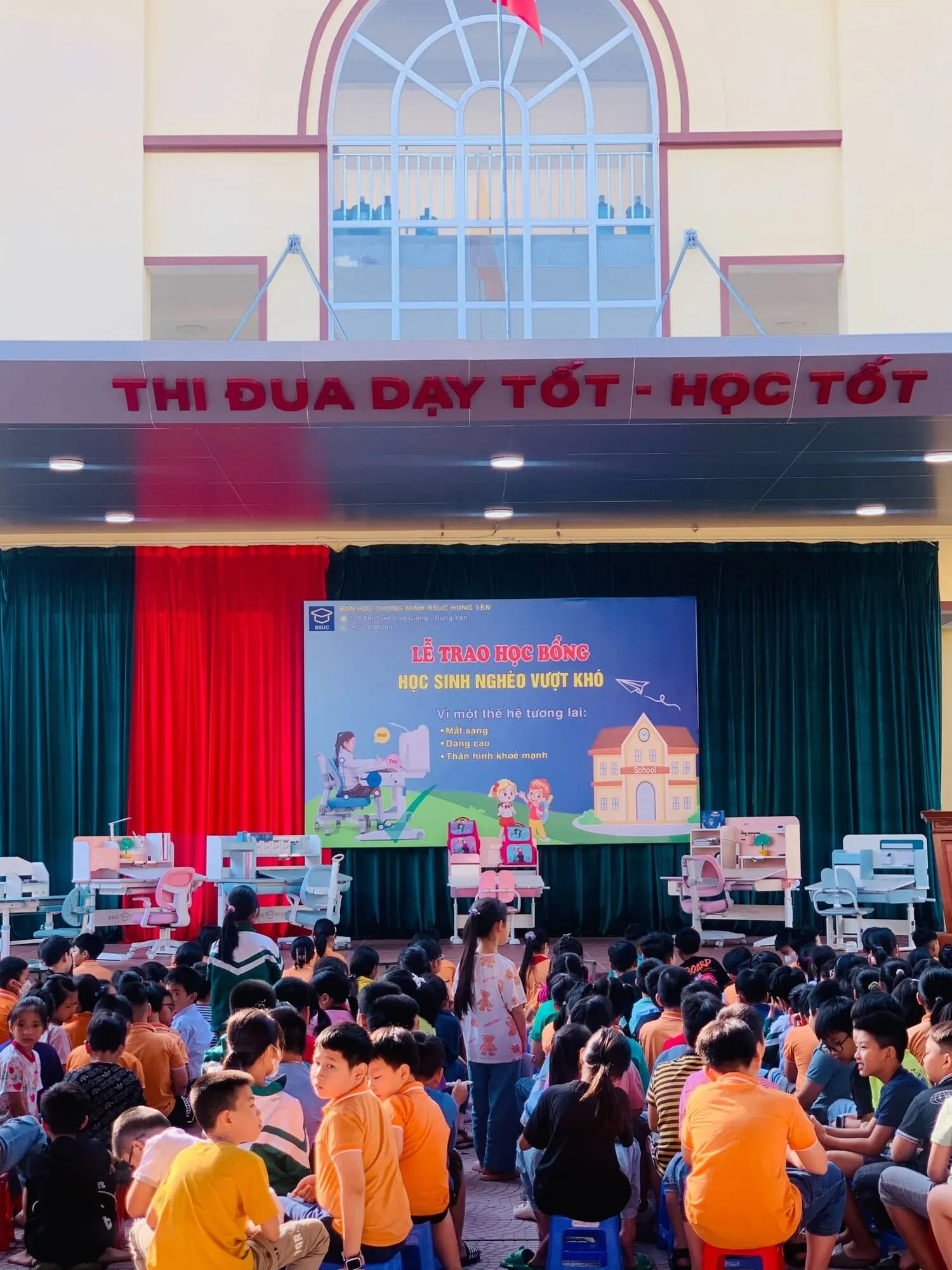 BSUC phối hợp với Trường Tiểu học TT Văn Giang tổ chức lễ trao học bổng