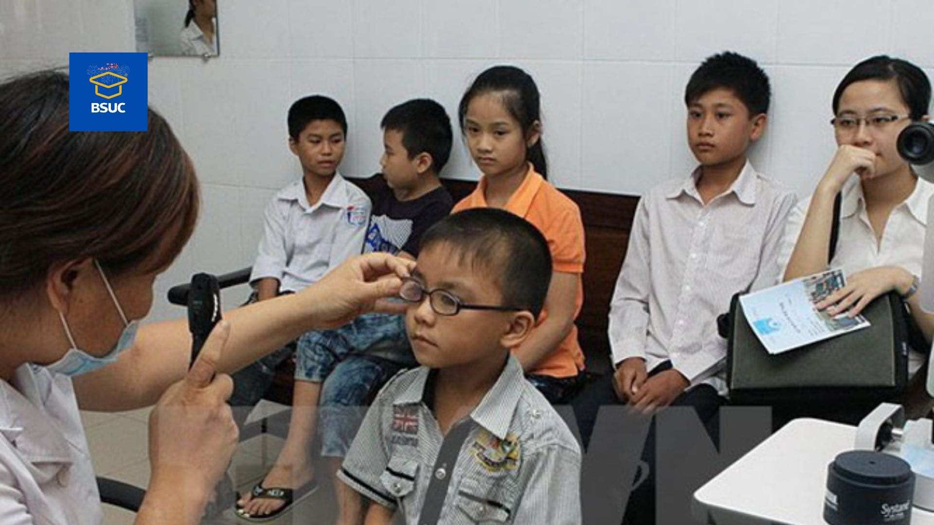 Bàn học thông minh giúp phòng tránh tối đa những căn bệnh học đường