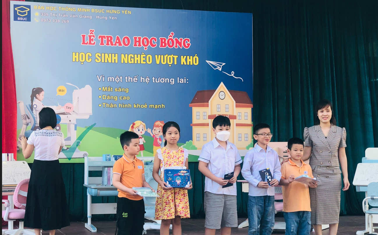 BSUC TRAO HỌC BỔNG CHO CÁC TRẺ EM KHÓ KHĂN CÓ THÀNH TÍCH TỐT