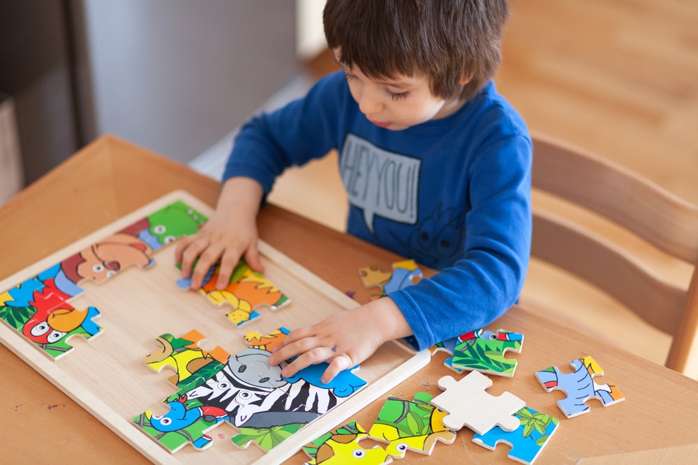 Các trò chơi trí tuệ như xếp hình, rupik, cờ vua kích thích trí tưởng tượng và trí thông minh cho trẻ