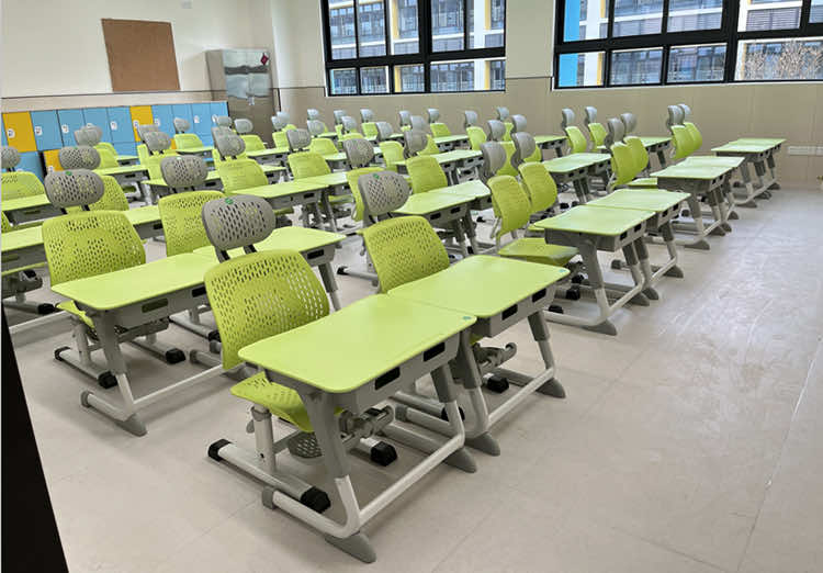 Bàn học sinh trường học của BSUC