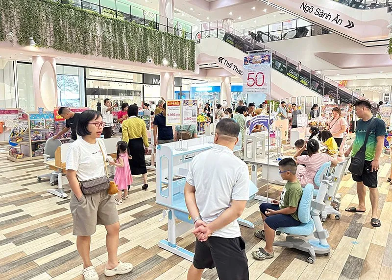 Sự kiện BSUC tổ chức gian hàng bàn học chống gù cho bé nhân dịp trung thu tại Aeon Mall Hà Đông