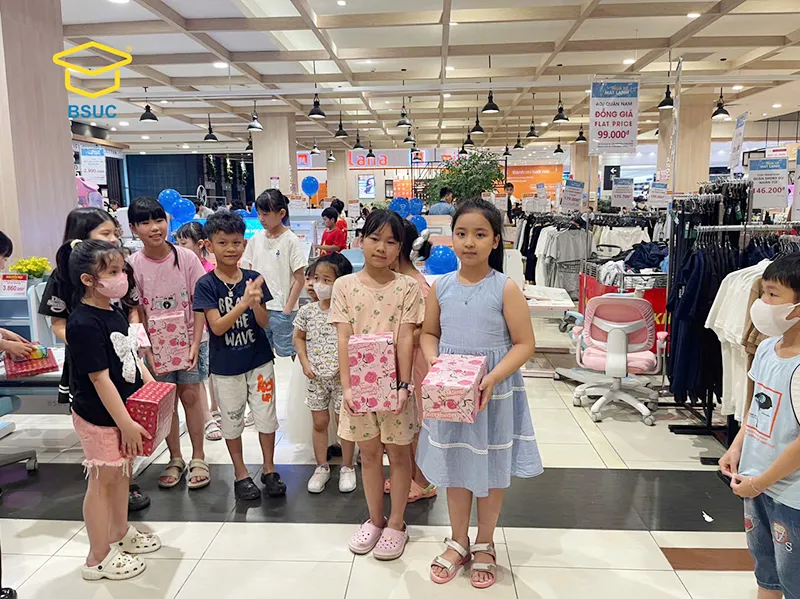 BSUC Tổ Chức Chương Trình Vẽ Tranh Cho Bé – Nhận Quà Liền Tay Tại AEON Mall Long Biên, Hà Nội 7 Chương Trình Vẽ Tranh Cho Các Bé Tại Aeon Mall Long Biên 08